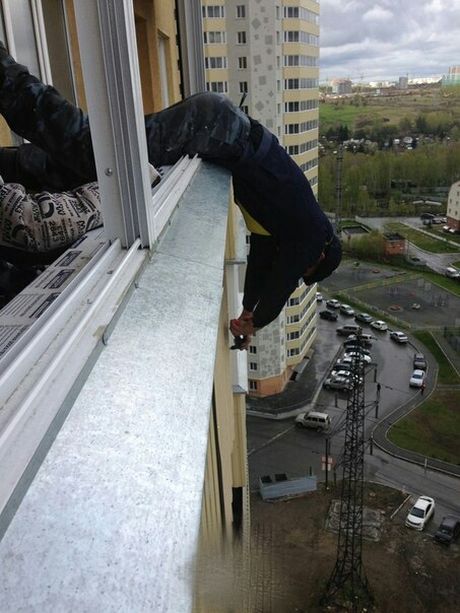 It's Important To Stay Safe When You're Working In High Places (3 pics)