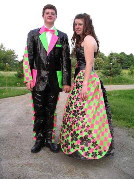 Awkward Prom Photos That Will Make You Cringe Like You've Never Cringed Before (25 pics)