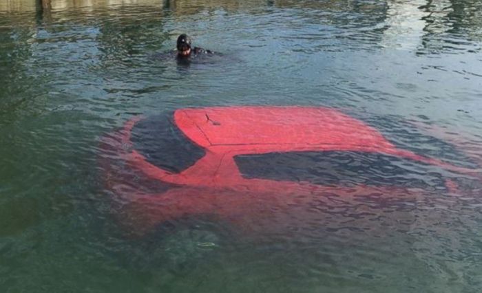 Woman Lets GPS Lead Her Car Right Into Canada's Georgian Bay (3 pics)