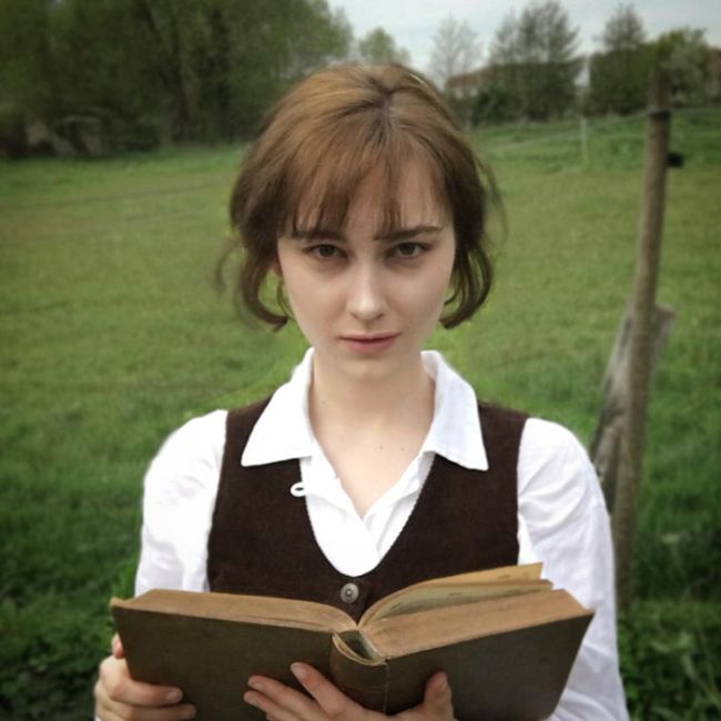 17-Year-Old Girl Recreates Vintage Looks With Ease (30 pics)