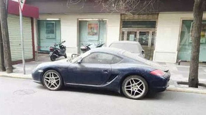 Chinese Car Owner Abandons His Porsche For An Entire Year (6 pics)
