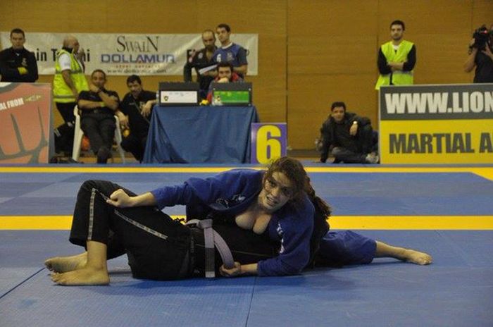 It's Always Fun Watching Mackenzie Dern Fight (6 pics)