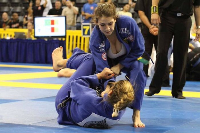 It's Always Fun Watching Mackenzie Dern Fight (6 pics)