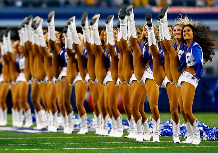 Hot And Sexy Cheerleaders Will Never Go Out Of Style (62 pics)