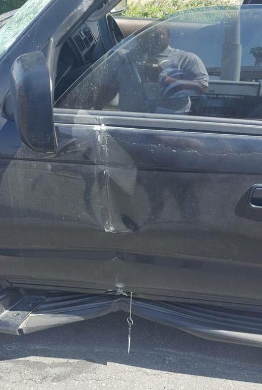 This Car Lost A Wheel Because Of Something Simple (7 pics)