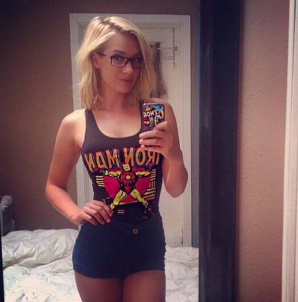 Girls In Glasses Are A Very Special Kind Of Sexy (54 pics)