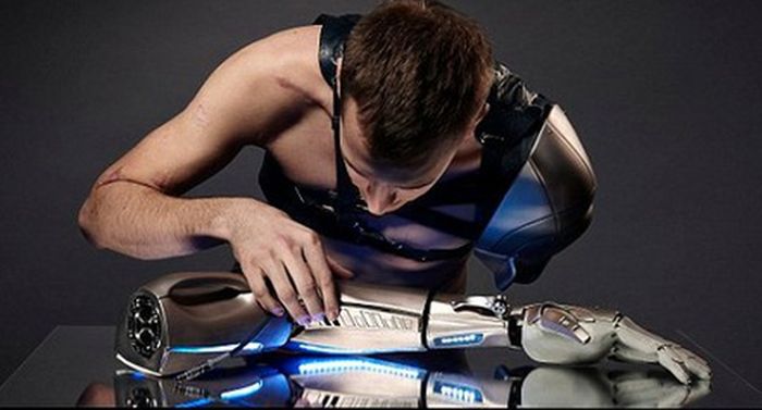 This Man's Incredible Robot Arm Has A Phone Charger, A Drone And More (5 pics)