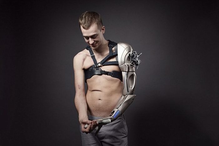 This Man's Incredible Robot Arm Has A Phone Charger, A Drone And More (5 pics)