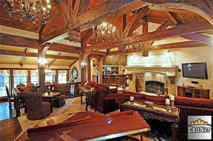 An Inside Look At Drake's Luxurious $8 Million Dollar Estate (15 pics)