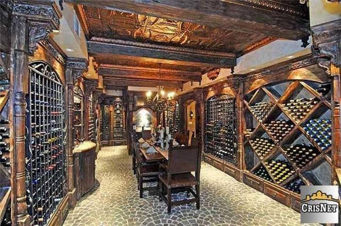 An Inside Look At Drake's Luxurious $8 Million Dollar Estate (15 pics)