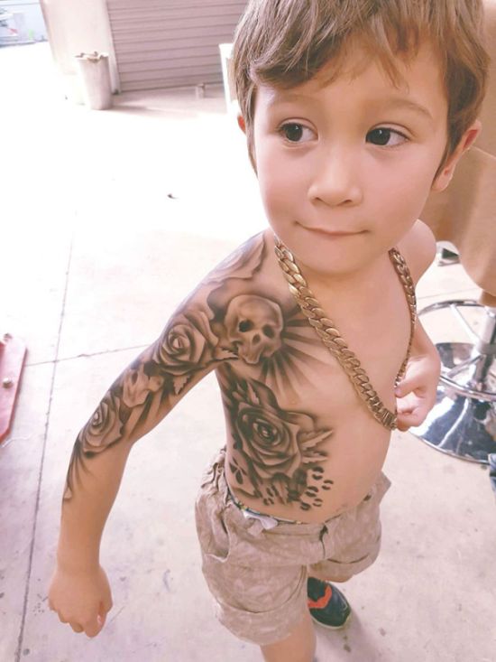 Artist Makes Hospital More Fun By Giving Sick Kids Cool Tattoos (7 pics)