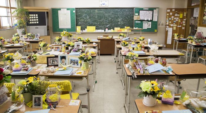 An Eerie Classroom In South Korea Sits Frozen In Time (11 pics)