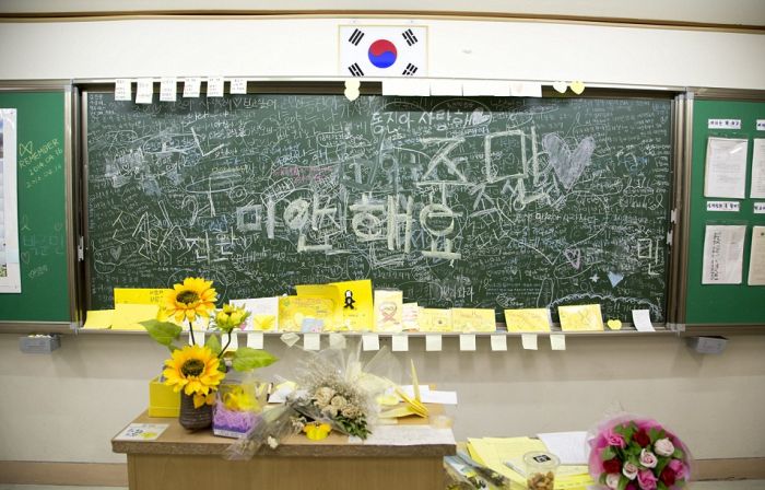 An Eerie Classroom In South Korea Sits Frozen In Time (11 pics)