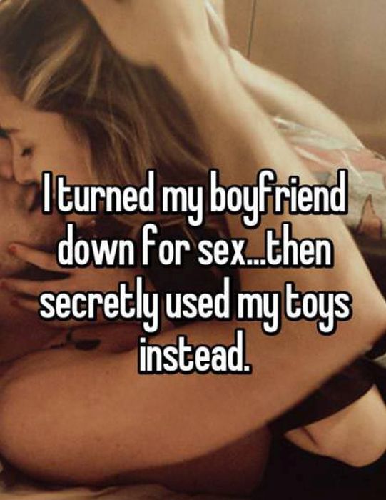 Women Reveal The Crazy Things That They've Done Behind Their Boyfriend's Back (15 pics)