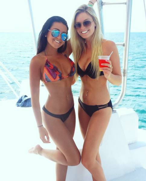 These Beautiful Babes In Bikinis Are Here To Put A Big Smile On Your Face (54 pics)