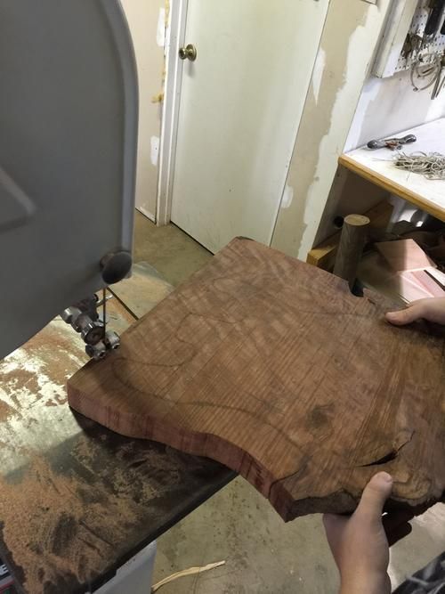 How To Build A Guitar Using A Piece Of Mahogany (16 pics)