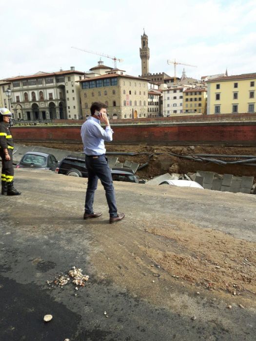 Parking Area Collapses On The Banks Of Florence's Arno River (7 pics)