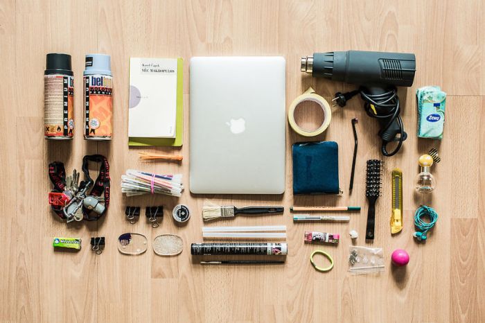 Here's What's Inside A Hacker’s Backpack (14 pics)