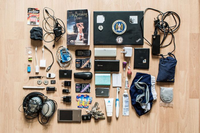 Here's What's Inside A Hacker’s Backpack (14 pics)