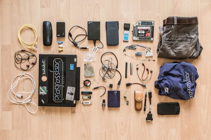 Here's What's Inside A Hacker’s Backpack (14 pics)