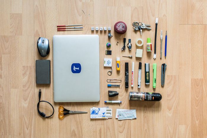 Here's What's Inside A Hacker’s Backpack (14 pics)