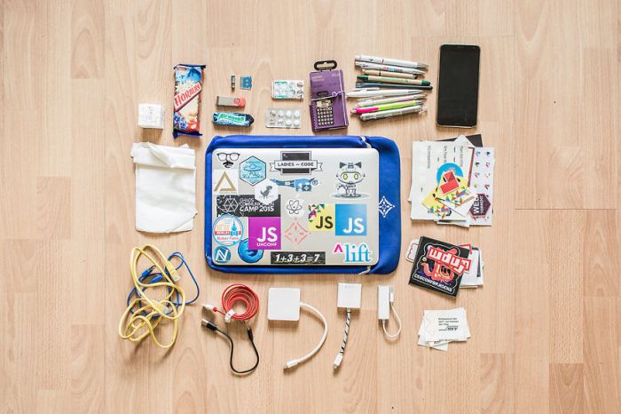 Here's What's Inside A Hacker’s Backpack (14 pics)