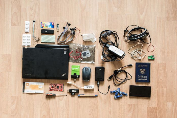 Here's What's Inside A Hacker’s Backpack (14 pics)
