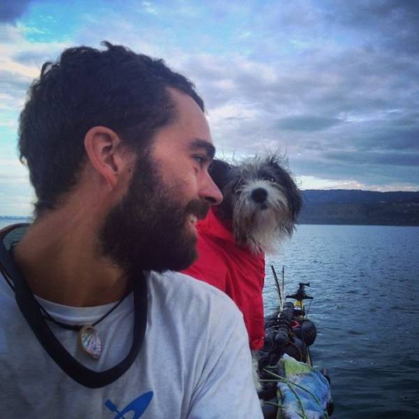 This Man Is Kayaking The Mediterranean Sea With A Dog As His Compation (12 pics)