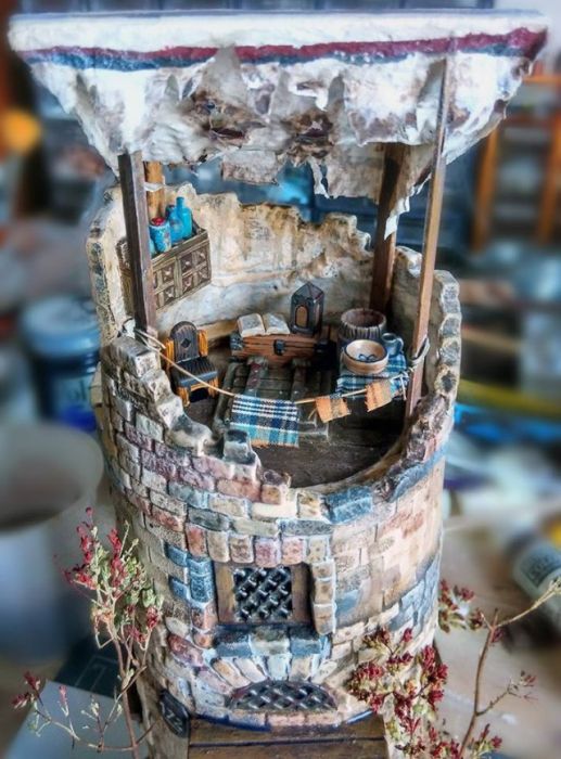 Artist Creates Incredible Diorama Out Of An Old Chip Can (25 pics)
