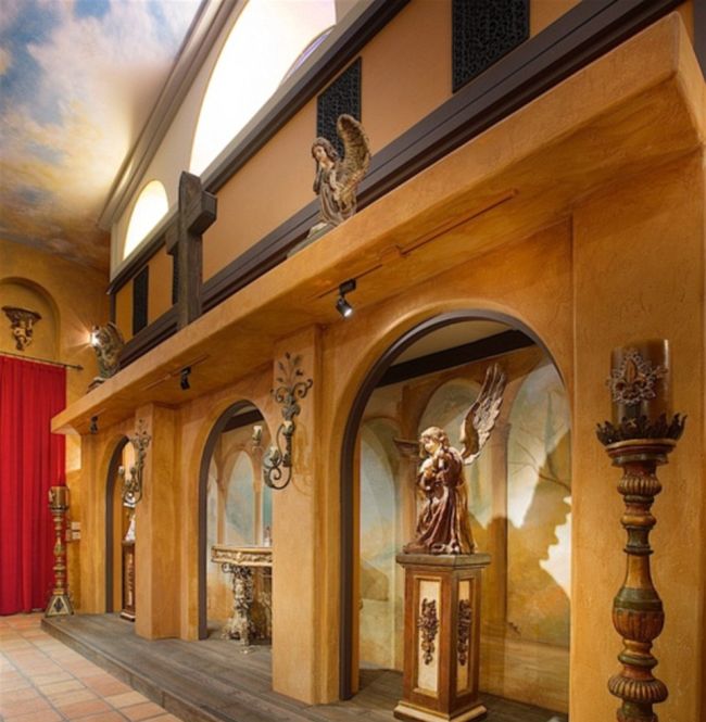 The Stunning Las Vegas Mansion That Michael Jackson Lived In Is On The Market (24 pics)
