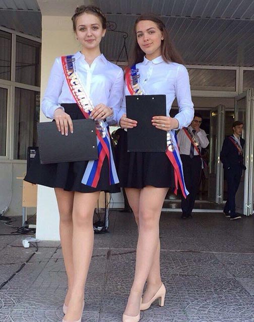 Beautiful Russian Girls Celebrate Graduation Day (29 pics)