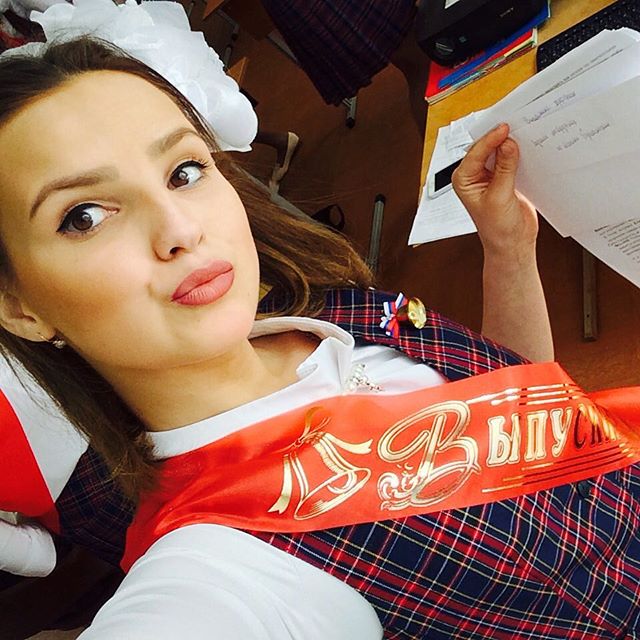 Beautiful Russian Girls Celebrate Graduation Day (29 pics)