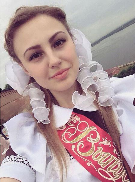 Beautiful Russian Girls Celebrate Graduation Day (29 pics)