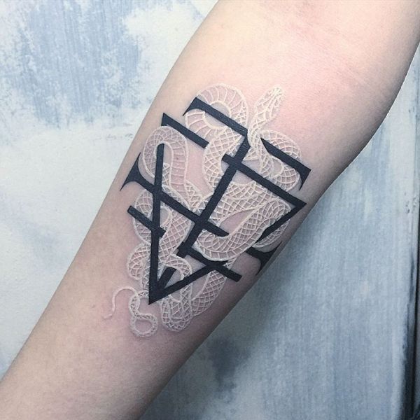 Mirko Sata Creates The Coolest Black And White Snake Tattoos (9 pics)