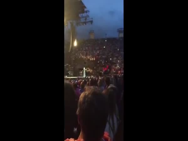 Adele Asks Fan To Stop Recording Her During Live Show And Drags Woman