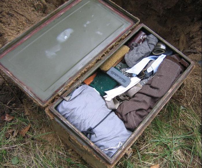 Russian Volunteers Find Items Buried On An Old World War II Battlfield (14 pics)