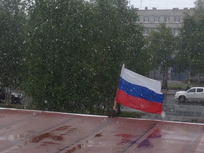 Northern Russia Gets Fresh Snow On The First Day Of Summer (16 pics)