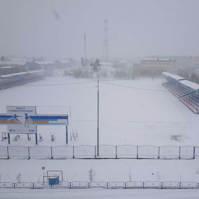 Northern Russia Gets Fresh Snow On The First Day Of Summer (16 pics)