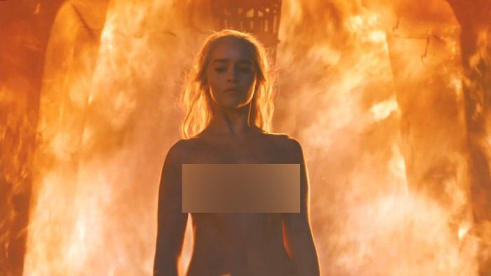 PornHub Users Are Going Crazy For Emilia Clarke's Nude Scene In Game Of Thrones (4 pics)