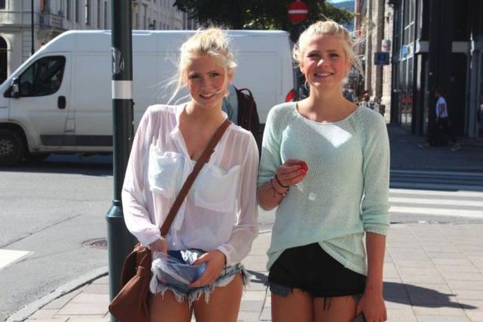 Hot Girls Out And About In The Streets (42 pics)