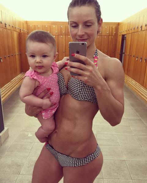 This Hot Mom Won A Bikini Fitness Contest 11 Months After Giving Birth (19 pics)