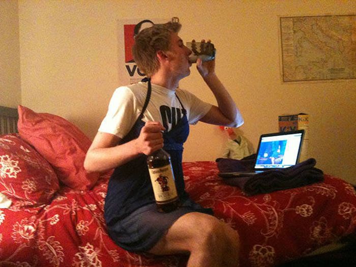 The World Is Cold When You're Forever Alone (42 pics)