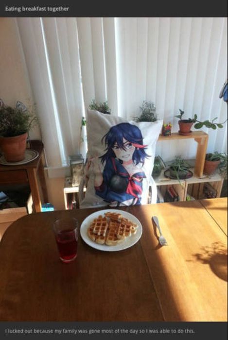 The World Is Cold When You're Forever Alone (42 pics)
