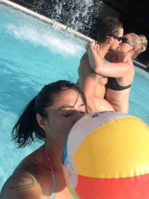 The World Is Cold When You're Forever Alone (42 pics)