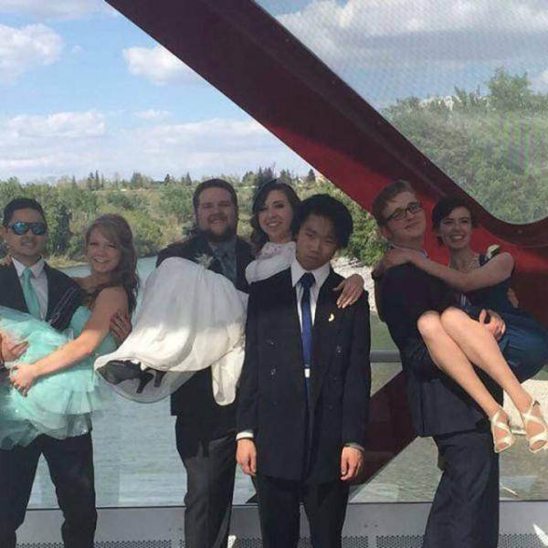 The World Is Cold When You're Forever Alone (42 pics)