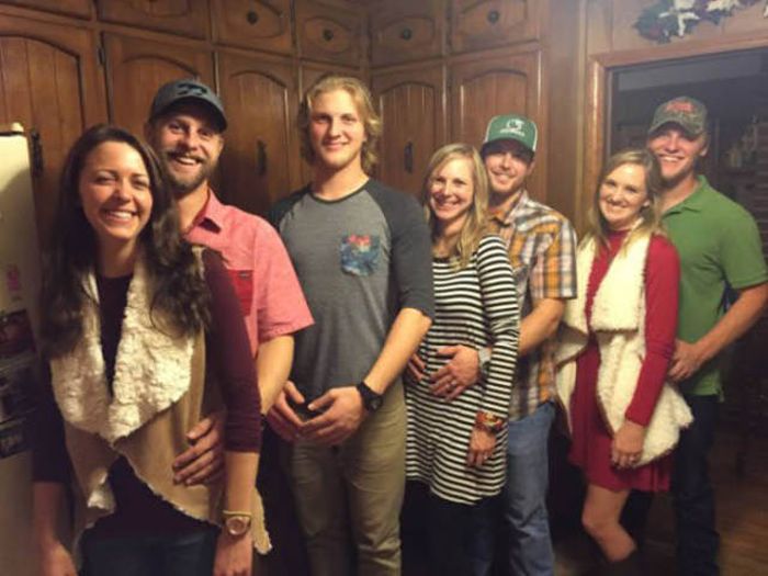 The World Is Cold When You're Forever Alone (42 pics)