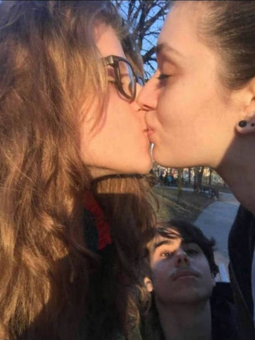 The World Is Cold When You're Forever Alone (42 pics)