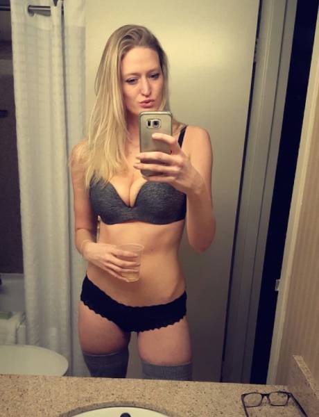 There's Something Very Sexy About Girls In Long Socks (42 pics)