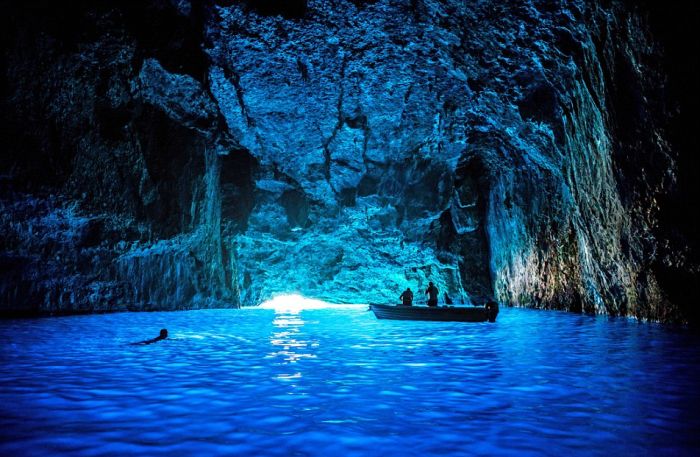 Breathtaking Underwater Caves From Turkey To Japan (13 pics)