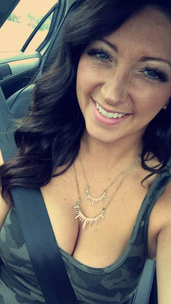 Sideboob And Underboob Need To Step Aside Because Strapboob Is Taking Over (32 pics)